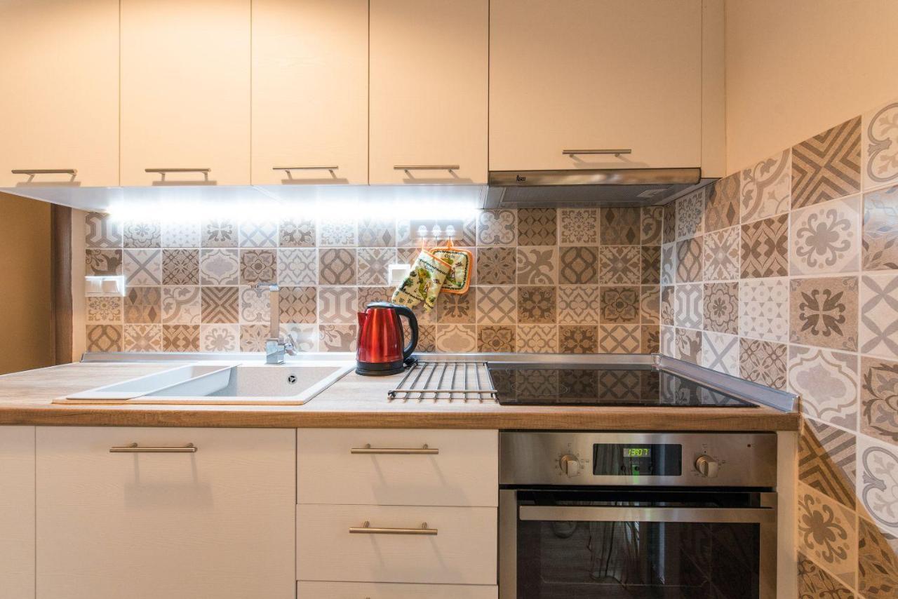 Apricot By Halu! Cozy Apt Next To Agia Sophia Metro Station Thessaloniki Exterior photo